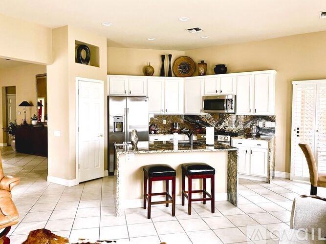 Source URL: https://prod-avail.s3.amazonaws.com/public_images/41511322/listing/kitchen2_resized.jpg