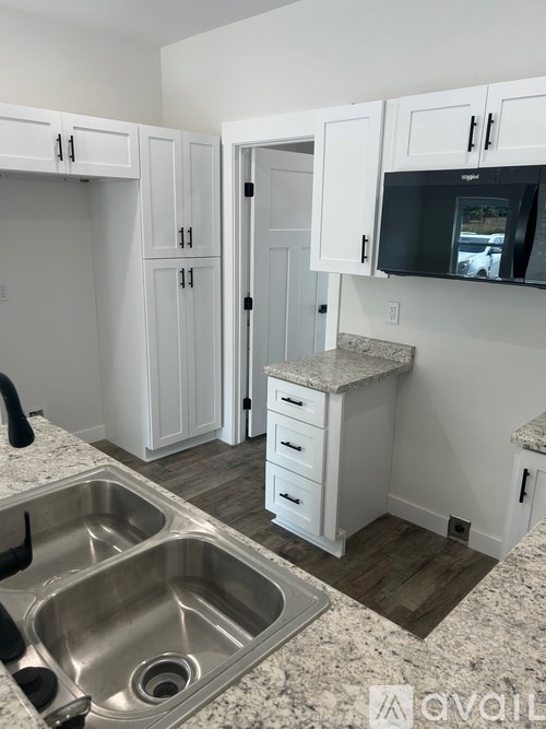 Source URL: https://prod-avail.s3.amazonaws.com/public_images/41496069/listing/IMG_3972.jpg