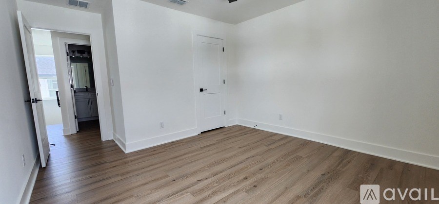 Source URL: https://prod-avail.s3.amazonaws.com/public_images/41511183/listing/20250927_165641.jpg