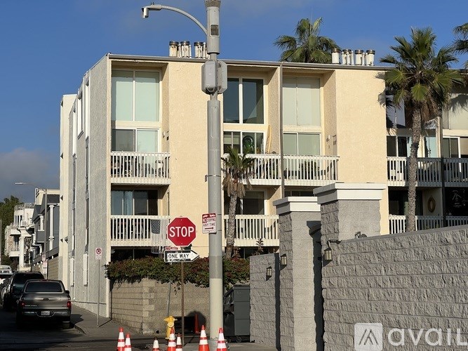 Source URL: https://prod-avail.s3.amazonaws.com/public_images/41503097/listing/IMG_7107.jpeg