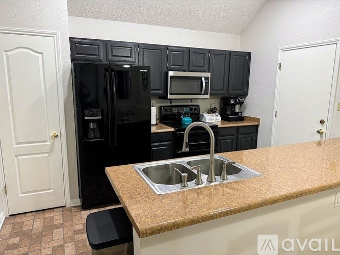 Source URL: https://prod-avail.s3.amazonaws.com/public_images/41456321/listing/Kitchen1.jpg