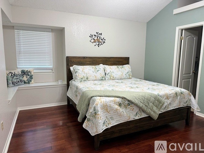 Source URL: https://prod-avail.s3.amazonaws.com/public_images/41456353/listing/Master1.jpg