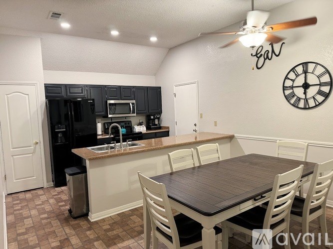 Source URL: https://prod-avail.s3.amazonaws.com/public_images/41456344/listing/Kitchen2.jpg