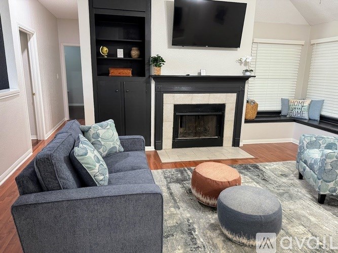 Source URL: https://prod-avail.s3.amazonaws.com/public_images/41456347/listing/Living2.jpg