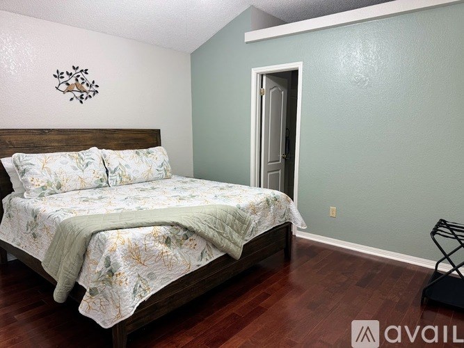 Source URL: https://prod-avail.s3.amazonaws.com/public_images/41456351/listing/Master.jpg