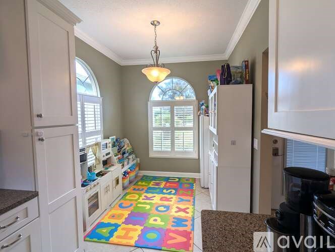 Source URL: https://prod-avail.s3.amazonaws.com/public_images/41454860/listing/Sunroom1.jpg