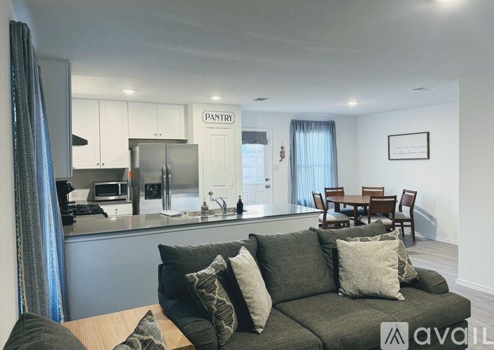 Source URL: https://prod-avail.s3.amazonaws.com/public_images/41453708/listing/Killdeer16.jpg