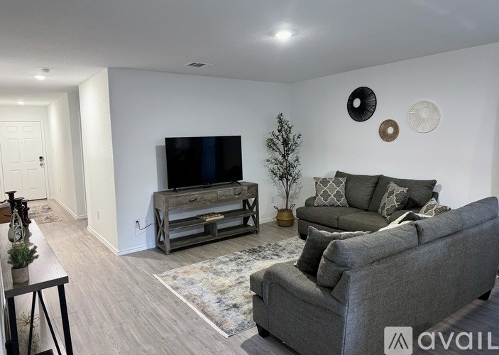 Source URL: https://prod-avail.s3.amazonaws.com/public_images/41453709/listing/Killdeer.jpg