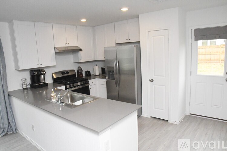 Source URL: https://prod-avail.s3.amazonaws.com/public_images/41453695/listing/Killdeer4.jpg