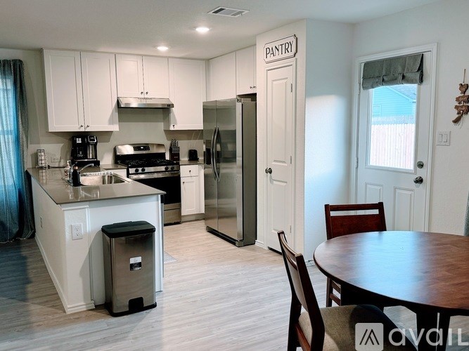 Source URL: https://prod-avail.s3.amazonaws.com/public_images/41453703/listing/Killdeer18.jpg