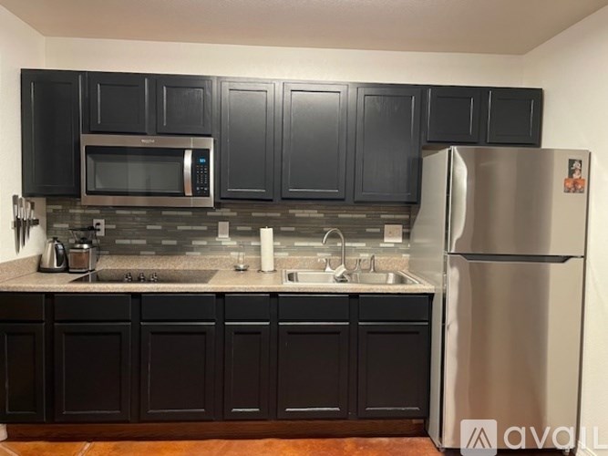 Source URL: https://prod-avail.s3.amazonaws.com/public_images/41506776/listing/Kitchen.jpg