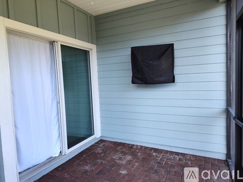 Source URL: https://prod-avail.s3.amazonaws.com/public_images/41497730/listing/screenporch.jpg