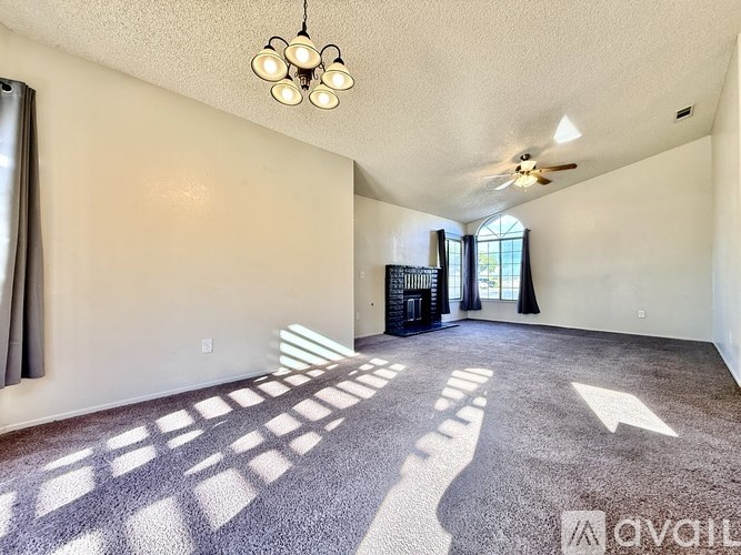 Source URL: https://prod-avail.s3.amazonaws.com/public_images/41471321/listing/Dining_Room__2__9_25_25.jpg