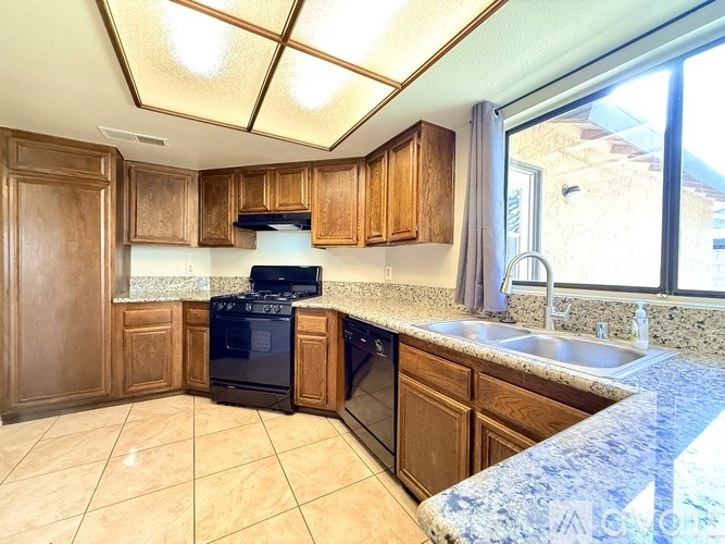 Source URL: https://prod-avail.s3.amazonaws.com/public_images/41471330/listing/Kitchen__2__9_25_25.jpg