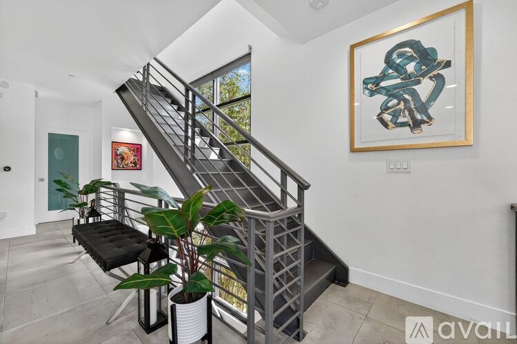 Source URL: https://prod-avail.s3.amazonaws.com/public_images/41488808/listing/28_1418_Innes_Pl_Venice_CA_90291_USA-Others-DSC07162.jpg