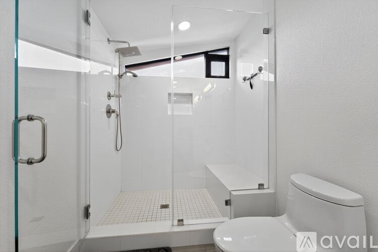 Source URL: https://prod-avail.s3.amazonaws.com/public_images/41488812/listing/23_1418_Innes_Pl_Venice_CA_90291_USA-Bathroom-DSC07208.jpg