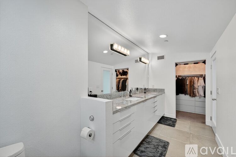 Source URL: https://prod-avail.s3.amazonaws.com/public_images/41488810/listing/25_1418_Innes_Pl_Venice_CA_90291_USA-Bathroom-DSC07210.jpg