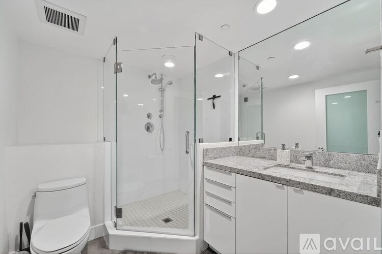 Source URL: https://prod-avail.s3.amazonaws.com/public_images/41488811/listing/24_1418_Innes_Pl_Venice_CA_90291_USA-Bathroom-DSC07078.jpg