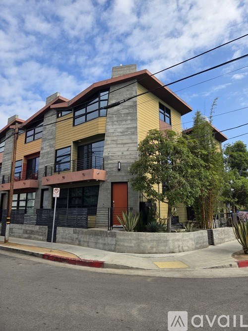 Source URL: https://prod-avail.s3.amazonaws.com/public_images/41488814/listing/20250930_095440.jpg