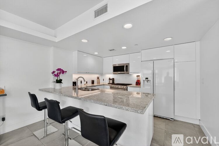 Source URL: https://prod-avail.s3.amazonaws.com/public_images/41488834/listing/15_1418_Innes_Pl_Venice_CA_90291_USA-Kitchen-DSC07132.jpg