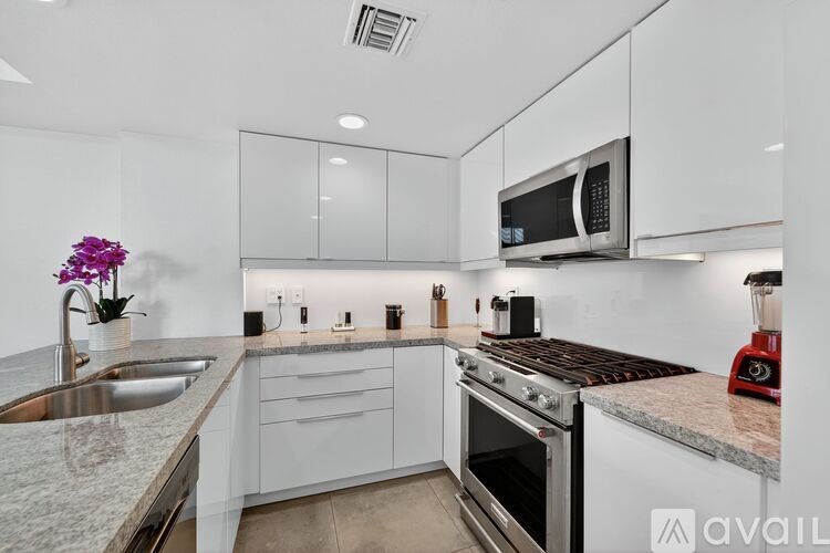 Source URL: https://prod-avail.s3.amazonaws.com/public_images/41488828/listing/13_1418_Innes_Pl_Venice_CA_90291_USA-Kitchen-DSC07117.jpg