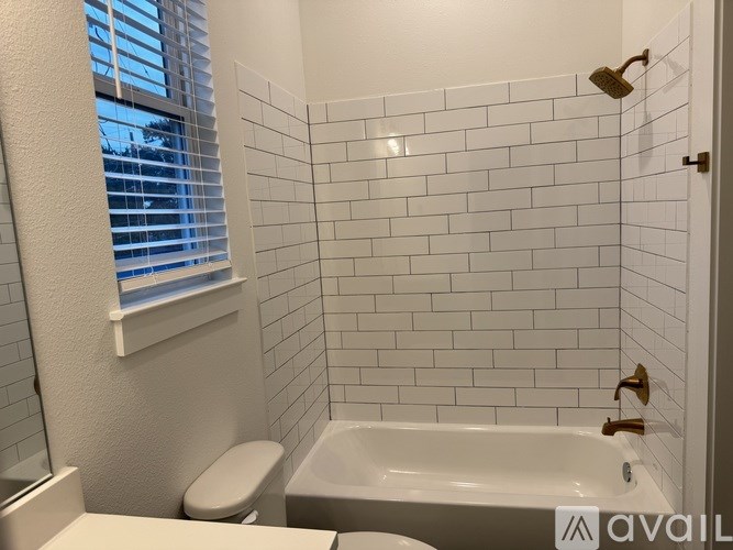 Source URL: https://prod-avail.s3.amazonaws.com/public_images/41505867/listing/IMG_6271.jpeg