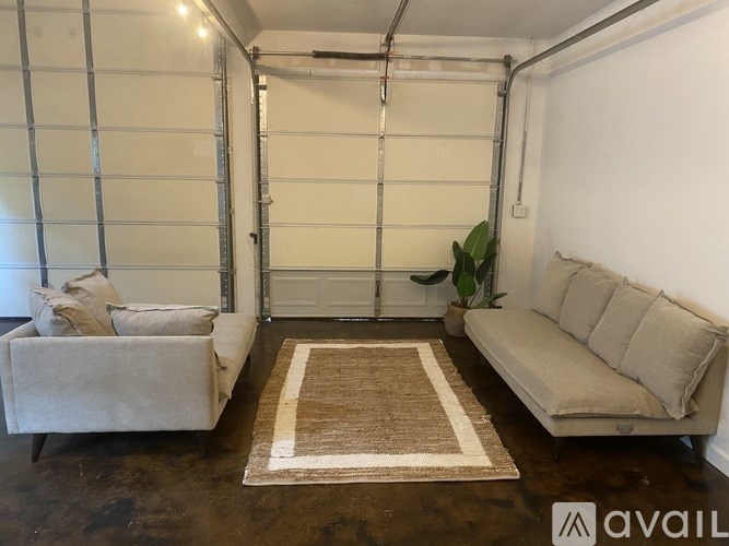 Source URL: https://prod-avail.s3.amazonaws.com/public_images/41505118/listing/IMG_8033.jpeg