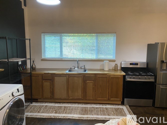 Source URL: https://prod-avail.s3.amazonaws.com/public_images/41505131/listing/IMG_8043.jpeg