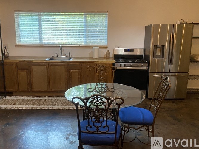 Source URL: https://prod-avail.s3.amazonaws.com/public_images/41505165/listing/IMG_8051.jpeg