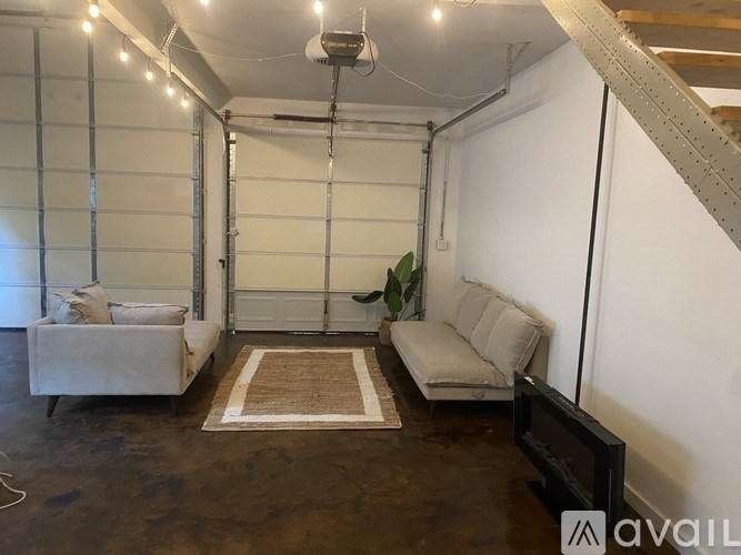 Source URL: https://prod-avail.s3.amazonaws.com/public_images/41505123/listing/IMG_8037.jpeg