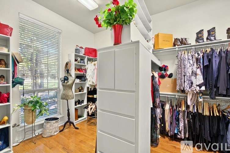 Source URL: https://prod-avail.s3.amazonaws.com/public_images/41512604/listing/15.jpg