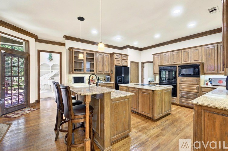 Source URL: https://prod-avail.s3.amazonaws.com/public_images/41512596/listing/8.jpg