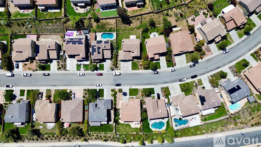 Source URL: https://prod-avail.s3.amazonaws.com/public_images/41505005/listing/Cornflower24.2.jpeg