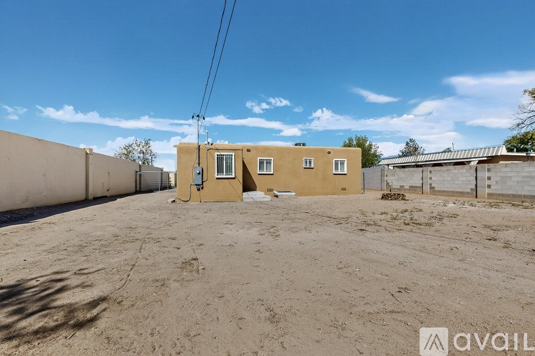 Source URL: https://prod-avail.s3.amazonaws.com/public_images/41504625/listing/1000026198.jpg