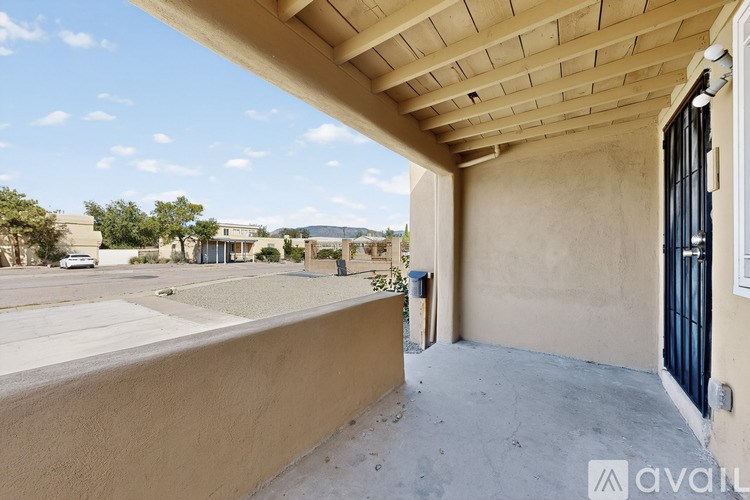 Source URL: https://prod-avail.s3.amazonaws.com/public_images/41504624/listing/1000026200.jpg