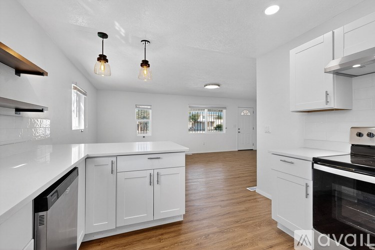 Source URL: https://prod-avail.s3.amazonaws.com/public_images/41504630/listing/1000026162.jpg