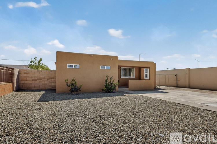 Source URL: https://prod-avail.s3.amazonaws.com/public_images/41504632/listing/1000026164.jpg