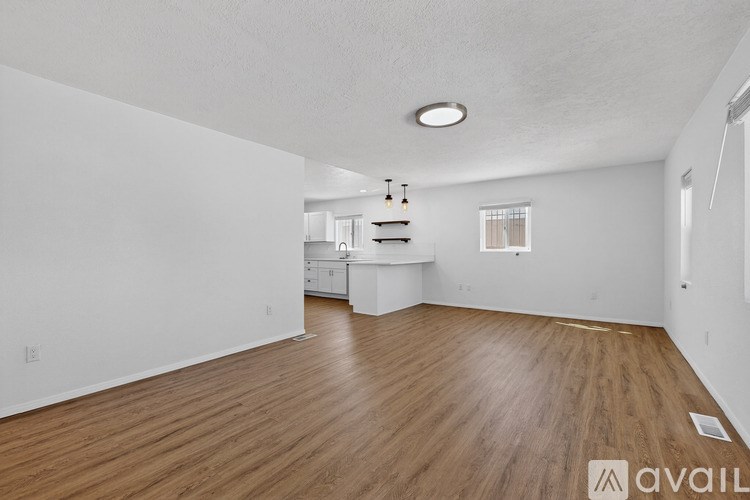 Source URL: https://prod-avail.s3.amazonaws.com/public_images/41504635/listing/1000026172.jpg