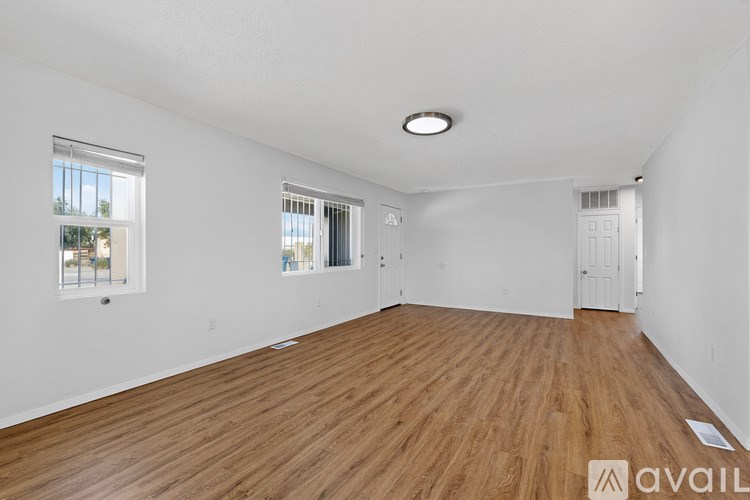 Source URL: https://prod-avail.s3.amazonaws.com/public_images/41504642/listing/1000026170.jpg