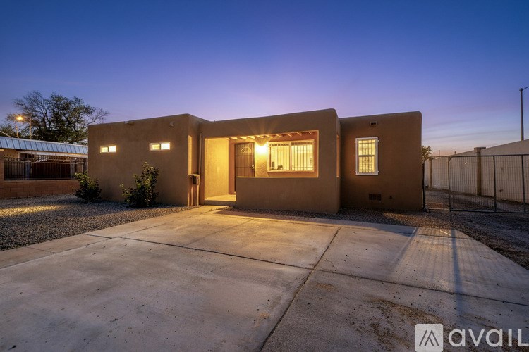 Source URL: https://prod-avail.s3.amazonaws.com/public_images/41504646/listing/1000026168.jpg