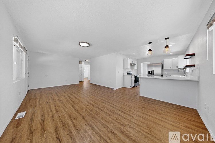 Source URL: https://prod-avail.s3.amazonaws.com/public_images/41504643/listing/1000026171.jpg