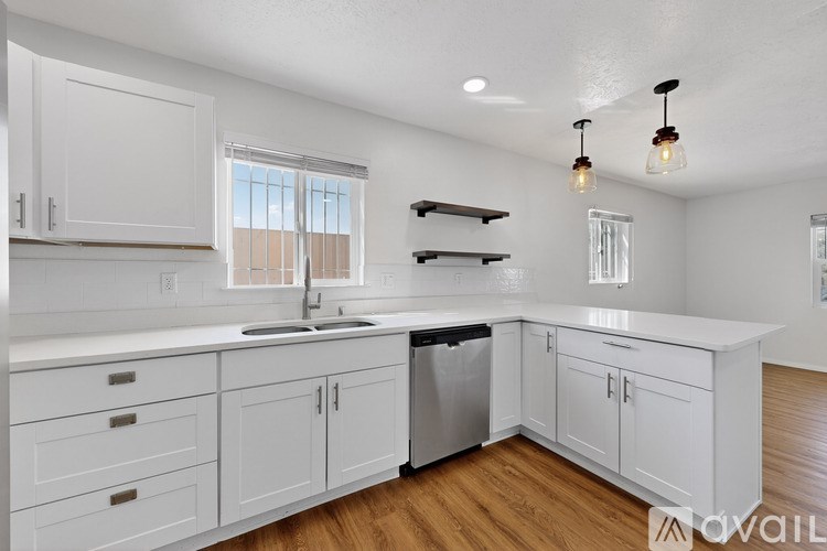 Source URL: https://prod-avail.s3.amazonaws.com/public_images/41504648/listing/1000026175.jpg