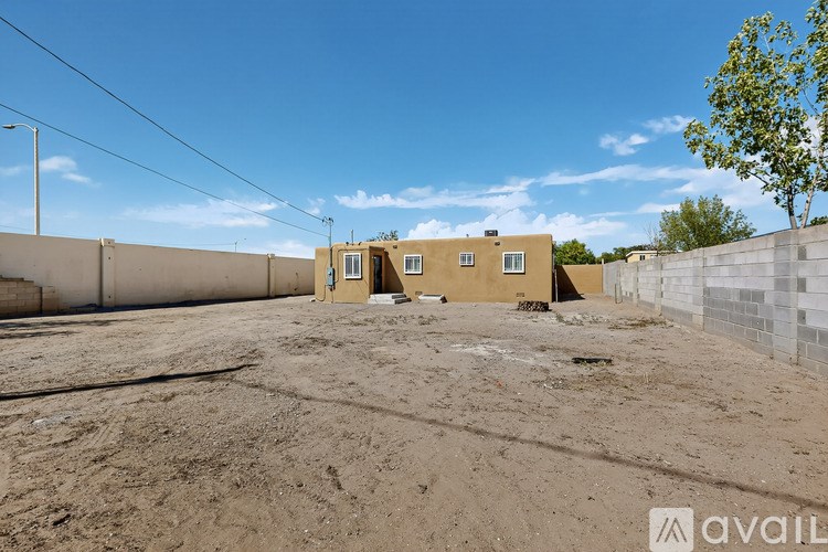 Source URL: https://prod-avail.s3.amazonaws.com/public_images/41504604/listing/1000026197.jpg