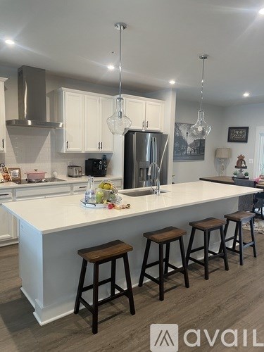 Source URL: https://prod-avail.s3.amazonaws.com/public_images/41504669/listing/IMG_7185.jpeg