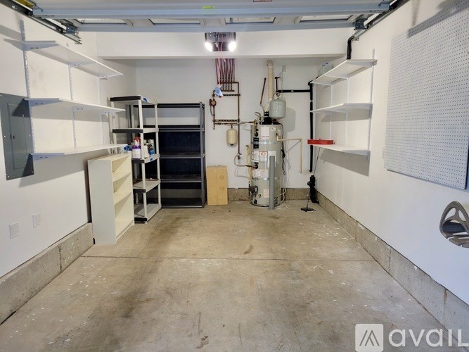 Source URL: https://prod-avail.s3.amazonaws.com/public_images/41504522/listing/1_Car_garage.jpeg