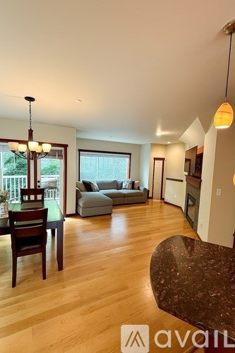 Source URL: https://prod-avail.s3.amazonaws.com/public_images/41504516/listing/Livingroom_1.jpeg