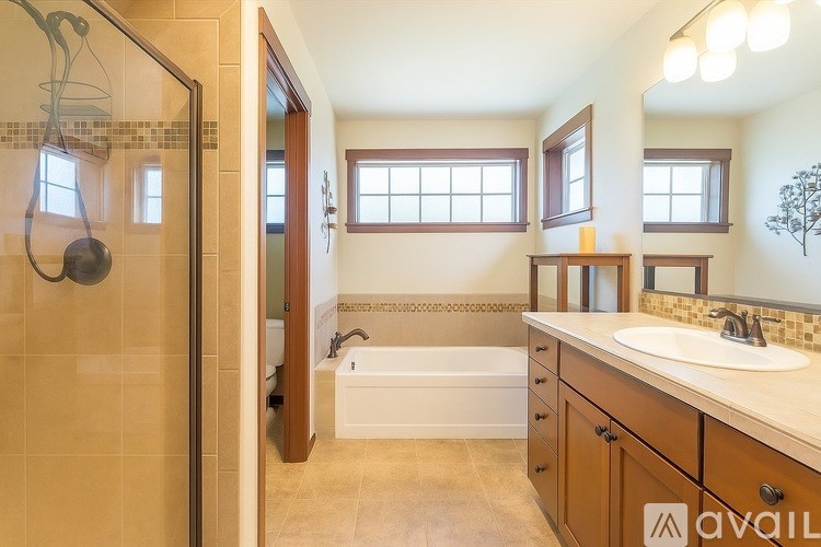Source URL: https://prod-avail.s3.amazonaws.com/public_images/41504514/listing/Master_Bath.jpeg