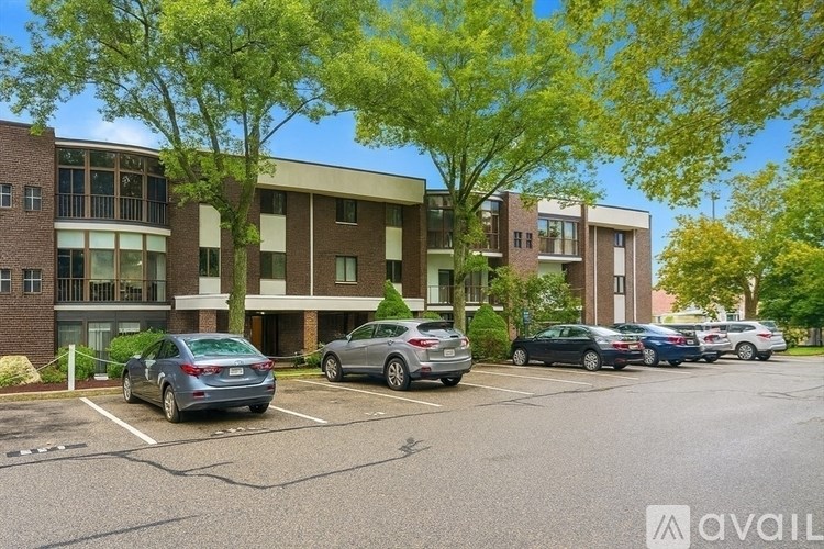 Source URL: https://prod-avail.s3.amazonaws.com/public_images/41503461/listing/58_South_St.__309_Quincy_Unit_Photo_11.jpeg