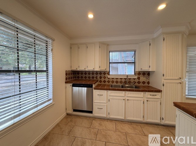 Source URL: https://prod-avail.s3.amazonaws.com/public_images/41503178/listing/IMG_2228_3_copy.jpg