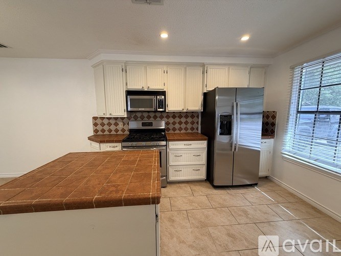 Source URL: https://prod-avail.s3.amazonaws.com/public_images/41503188/listing/IMG_2227_3_copy.jpg